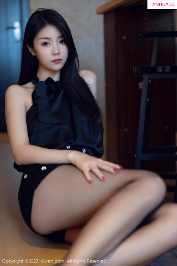 可乐Vicky  [XiuRen]高清写真图 2023.10.19 No.7535 可乐Vicky 黑丝美腿第75张图片